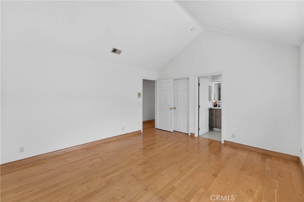 1050 N High Knoll