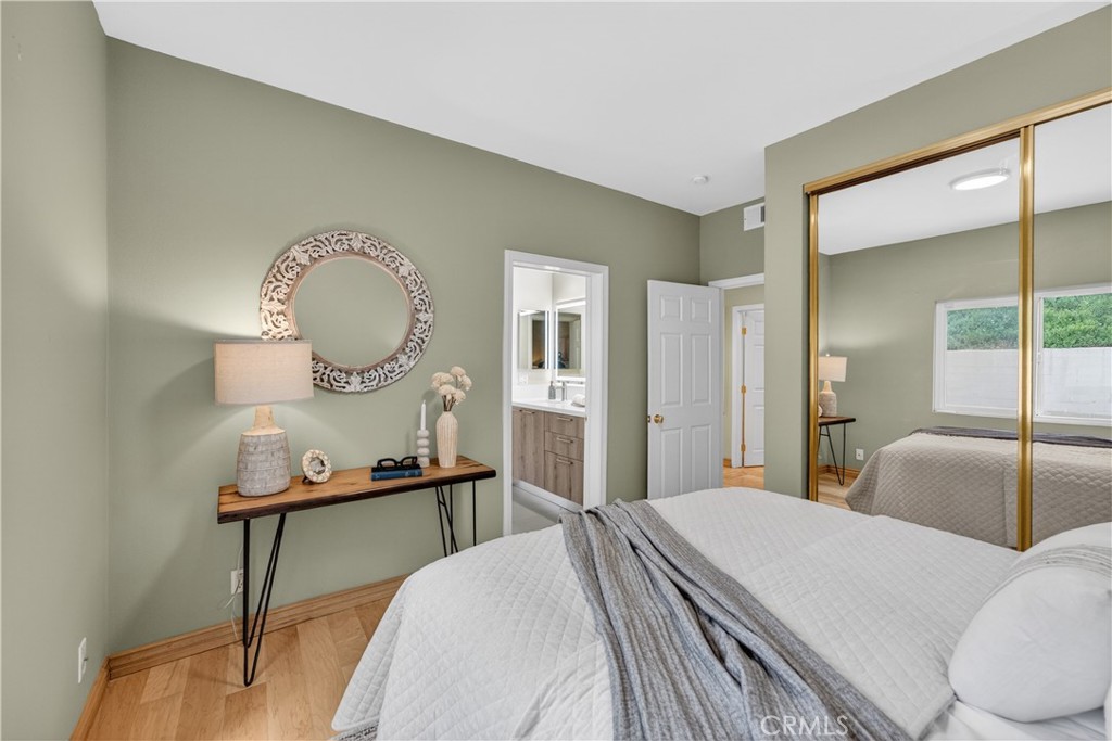 1050 N High Knoll