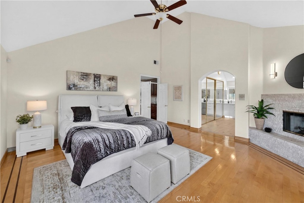 1050 N High Knoll