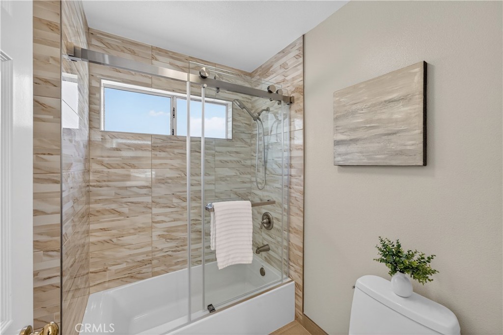 1050 N High Knoll