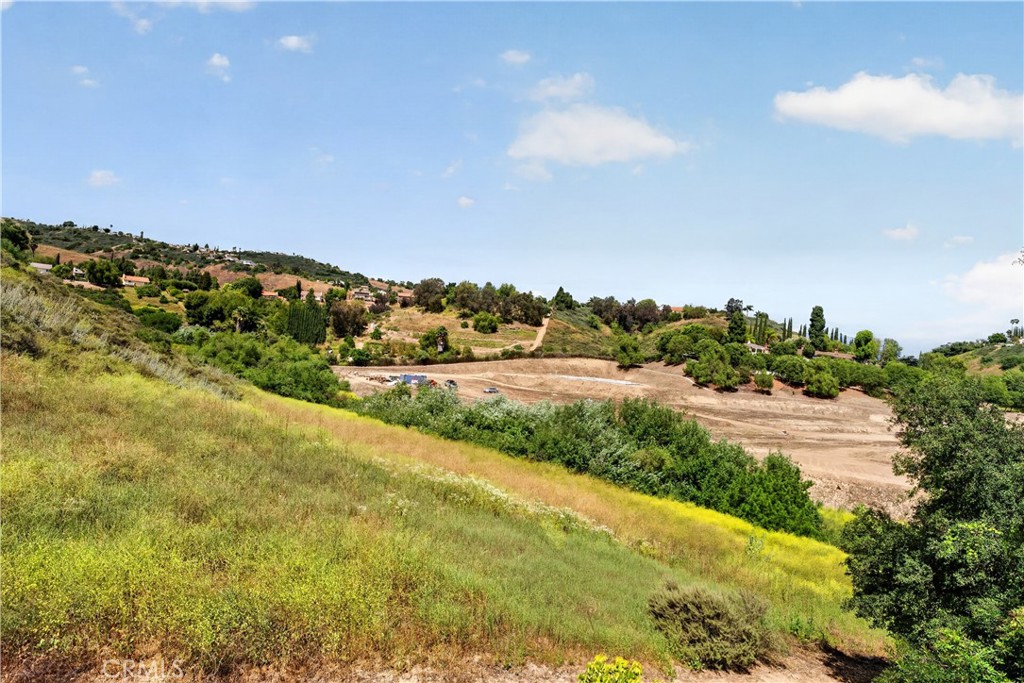 1050 N High Knoll