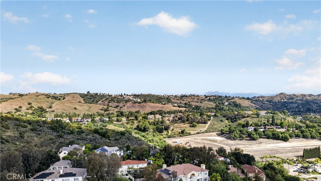 1050 N High Knoll