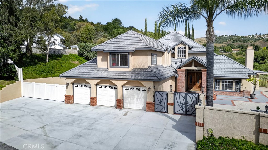 1050 N High Knoll