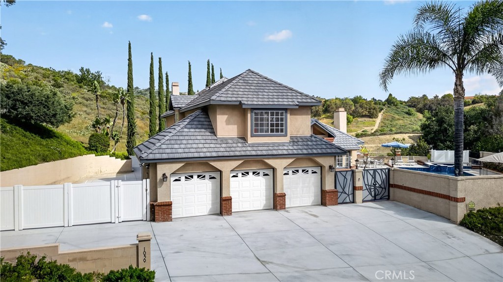 1050 N High Knoll