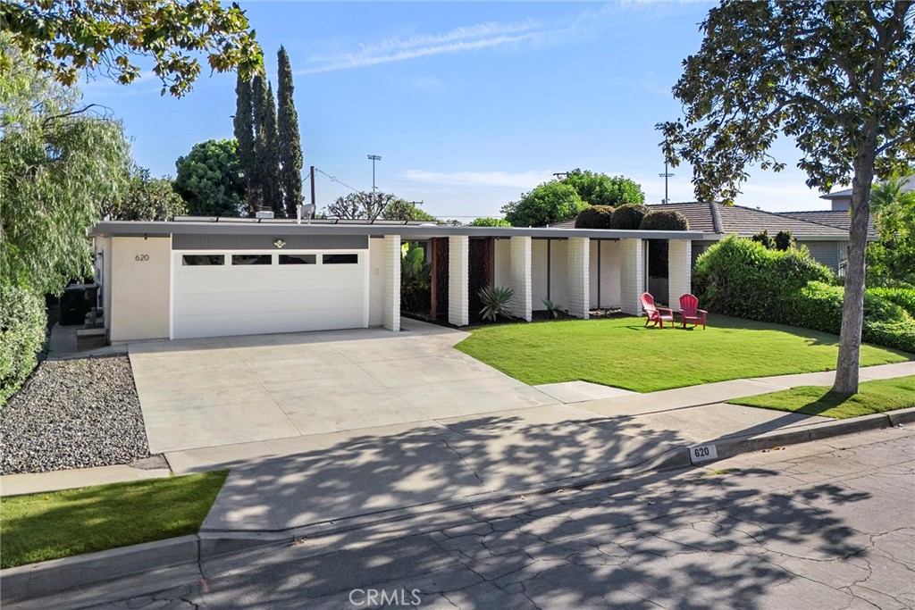 620 E Glenwood