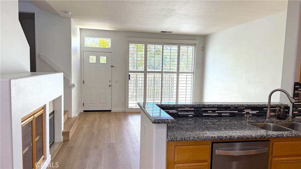 8382 E Truckee