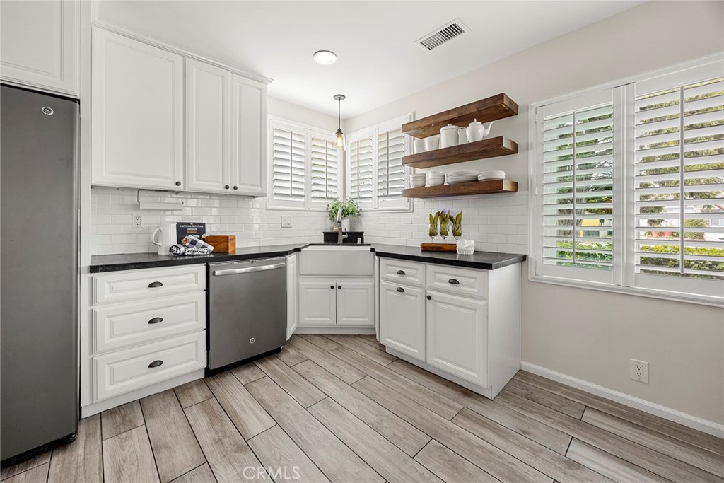401 W Southgate Avenue