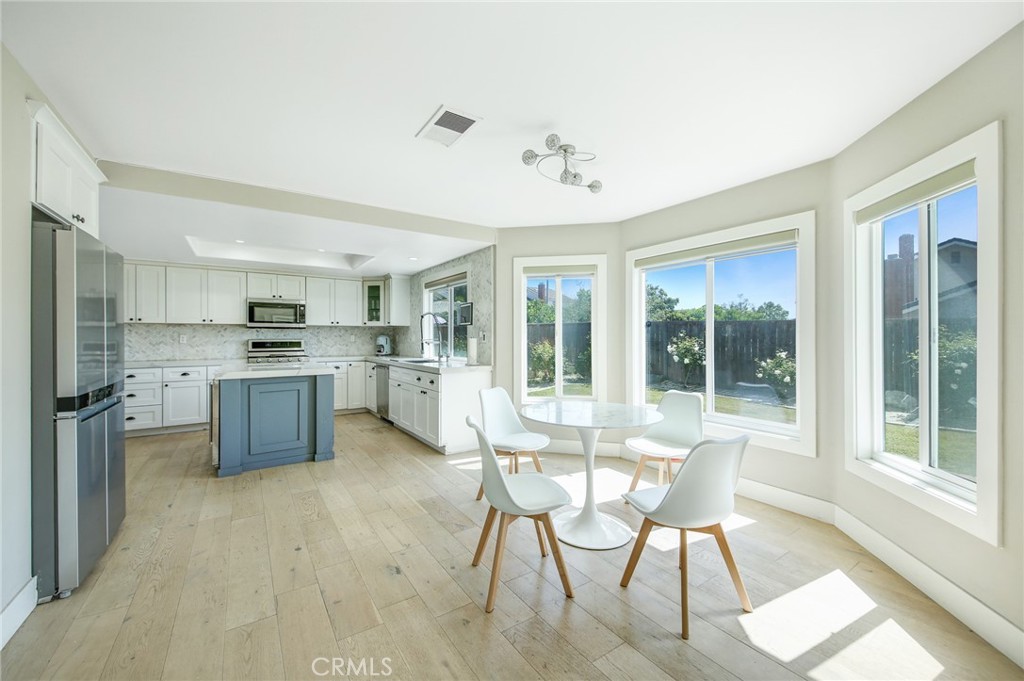 2106 Greenwood Court