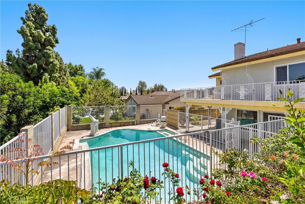 2132 Camino Rey