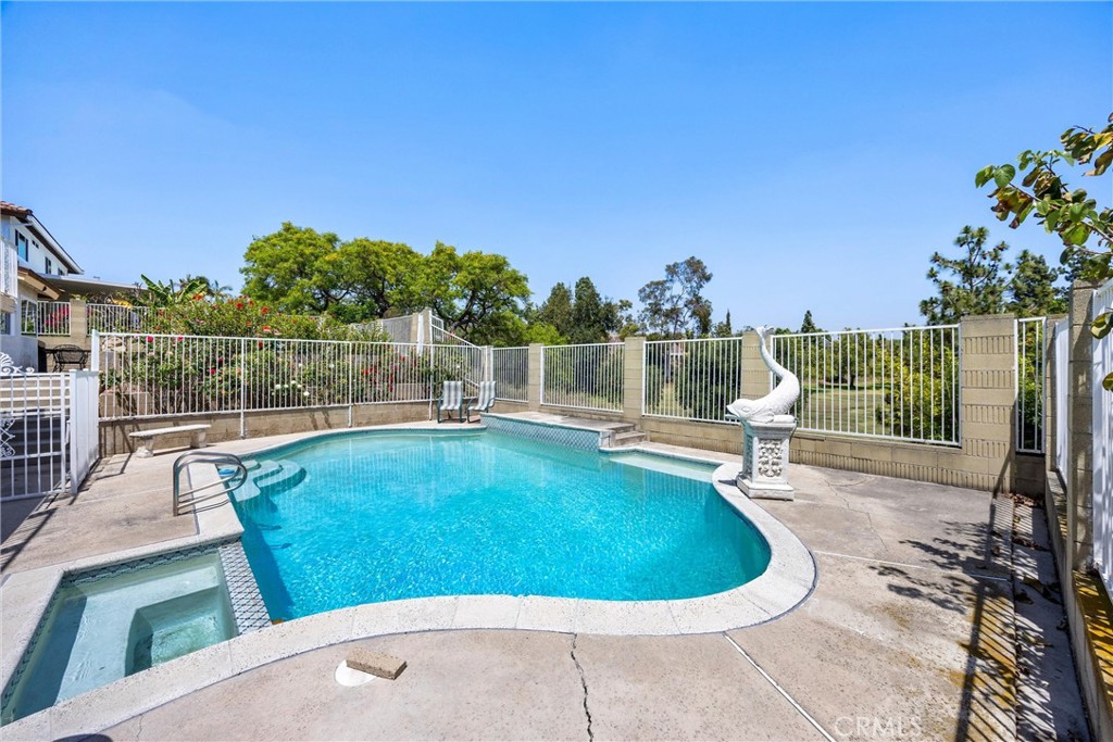 2132 Camino Rey