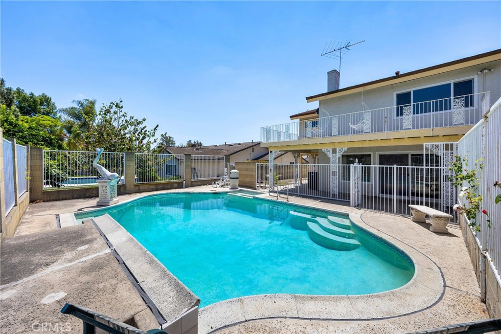 2132 Camino Rey