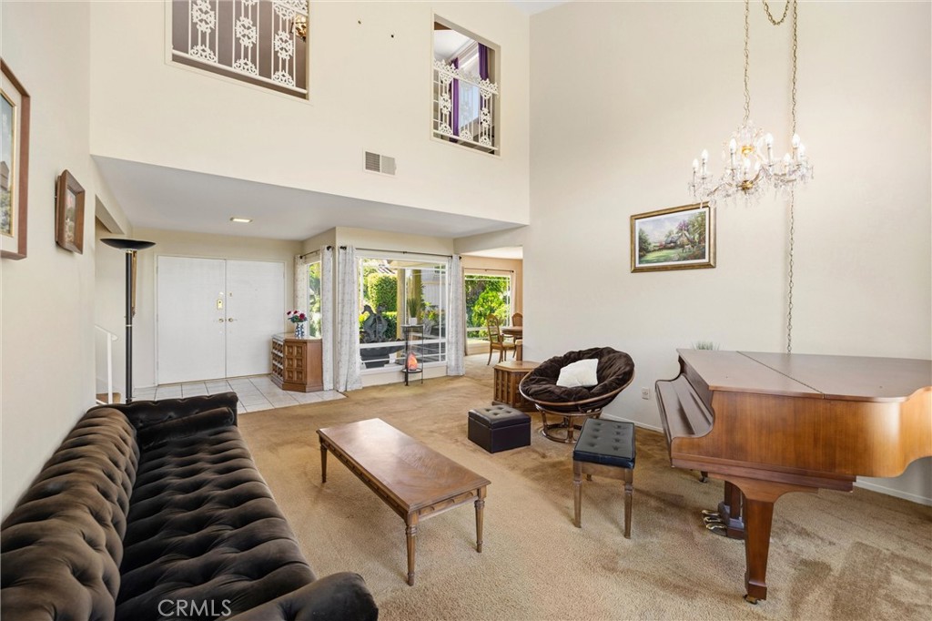 2132 Camino Rey