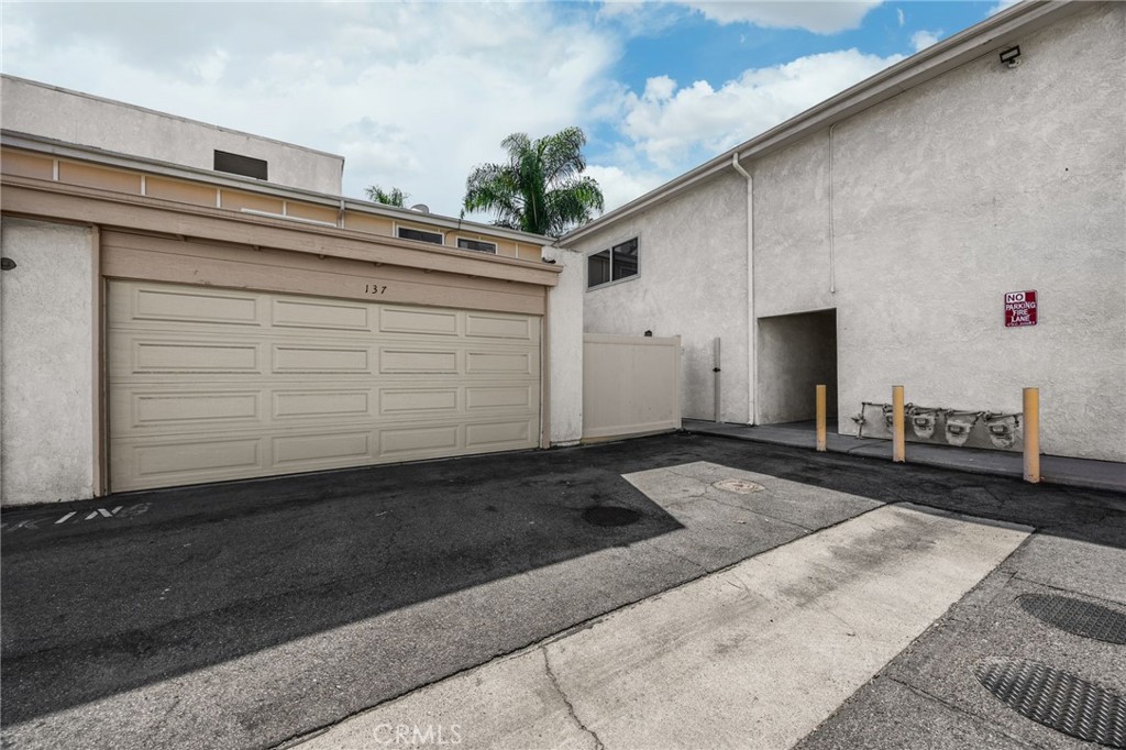 1018 E La Habra