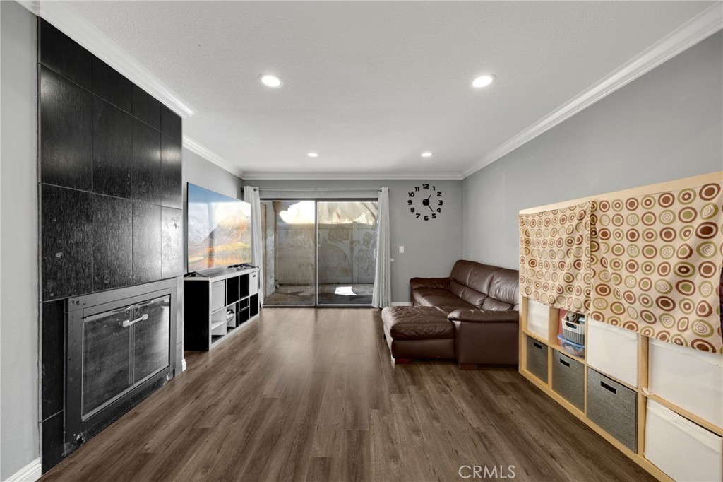 1018 E La Habra