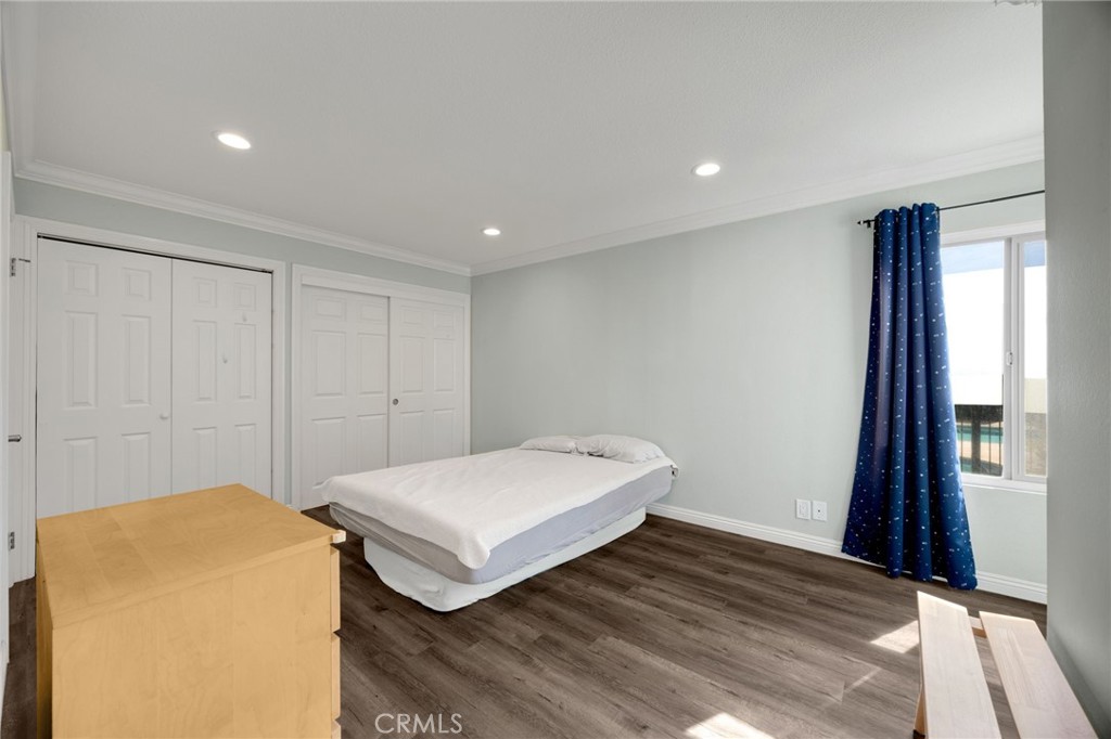 1018 E La Habra