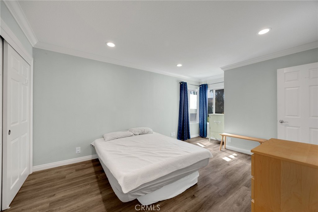 1018 E La Habra