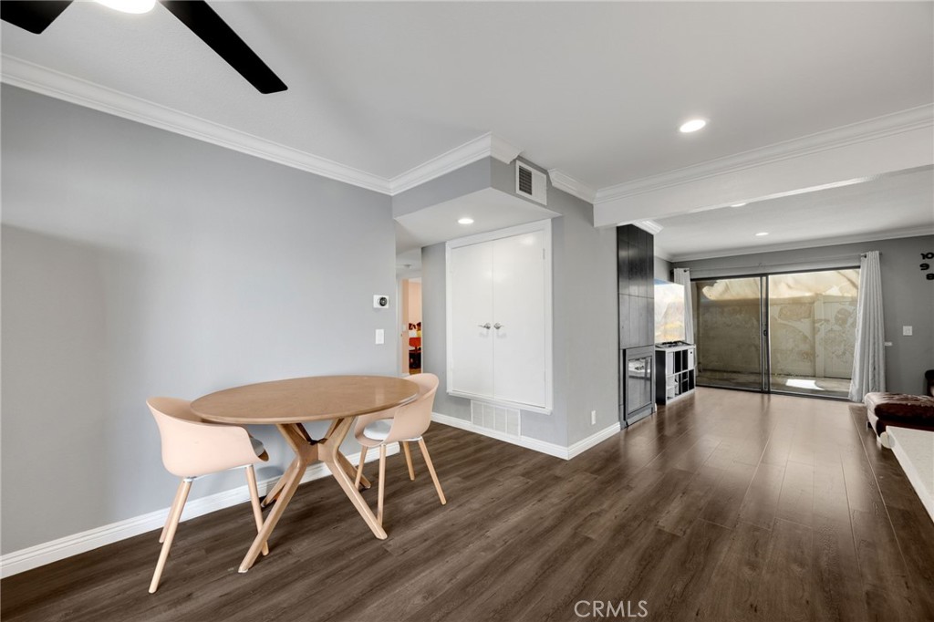 1018 E La Habra