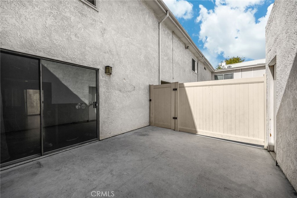 1018 E La Habra