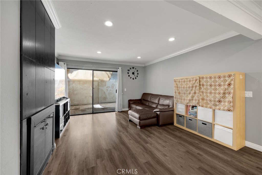 1018 E La Habra