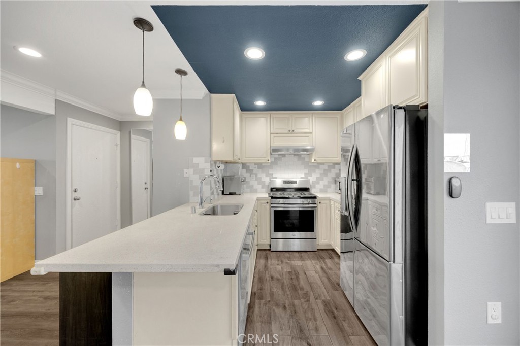 1018 E La Habra
