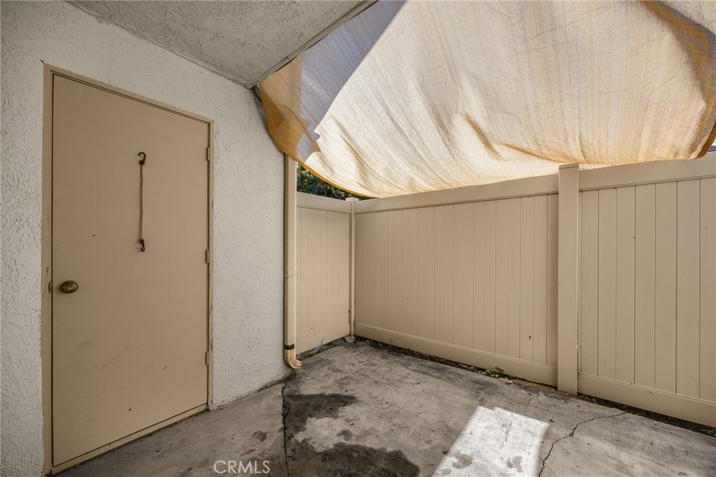 1018 E La Habra