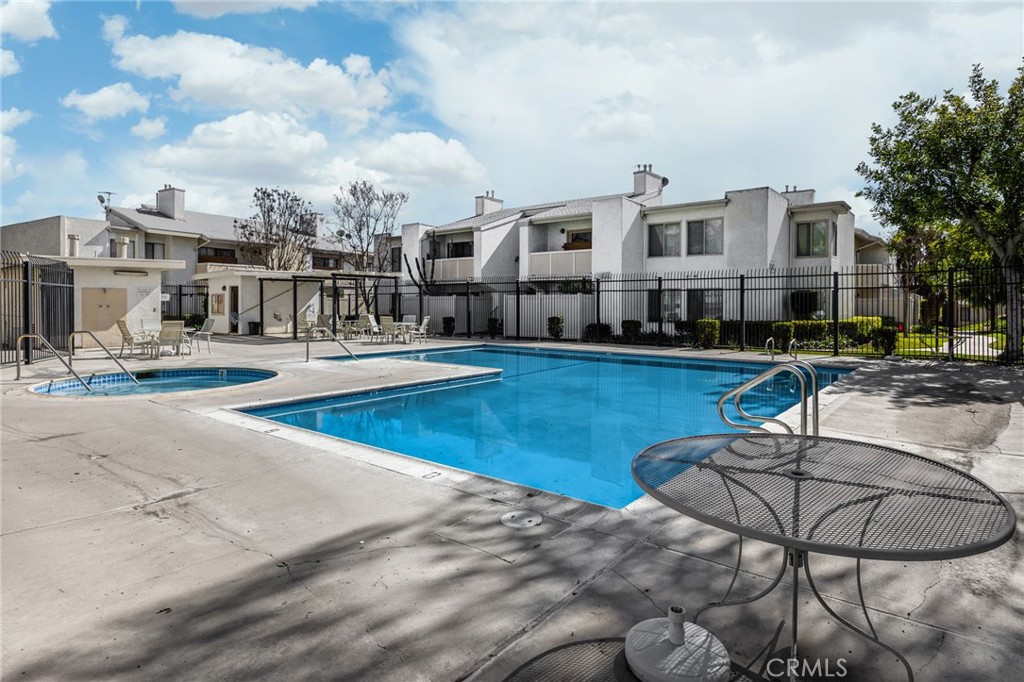 1018 E La Habra