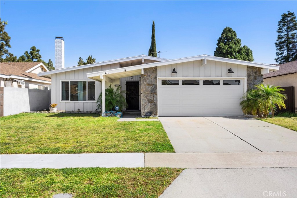 13509 Destino St