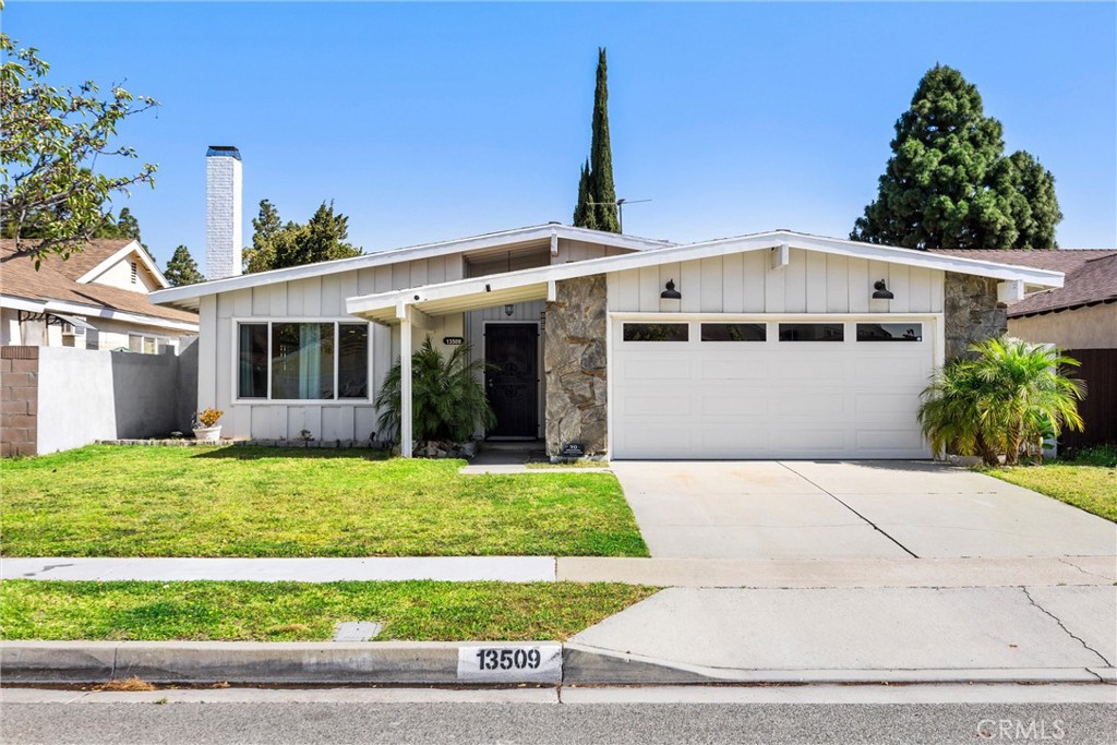 13509 Destino St