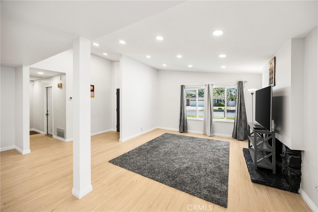 13509 Destino St