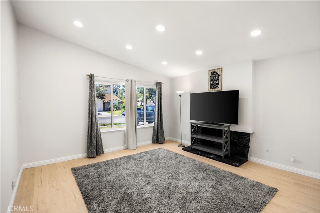 13509 Destino St
