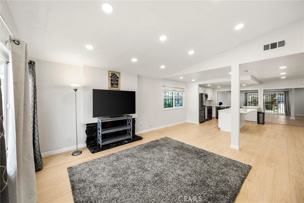 13509 Destino St