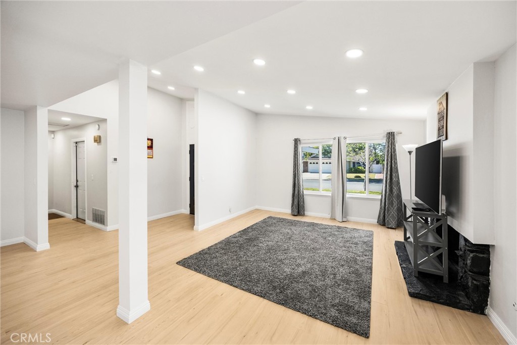 13509 Destino St