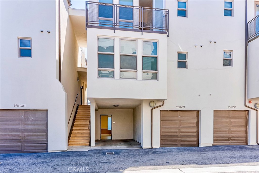 596 S Brea Boulevard