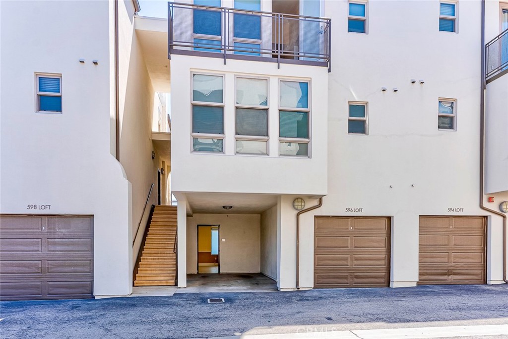 596 S Brea Boulevard
