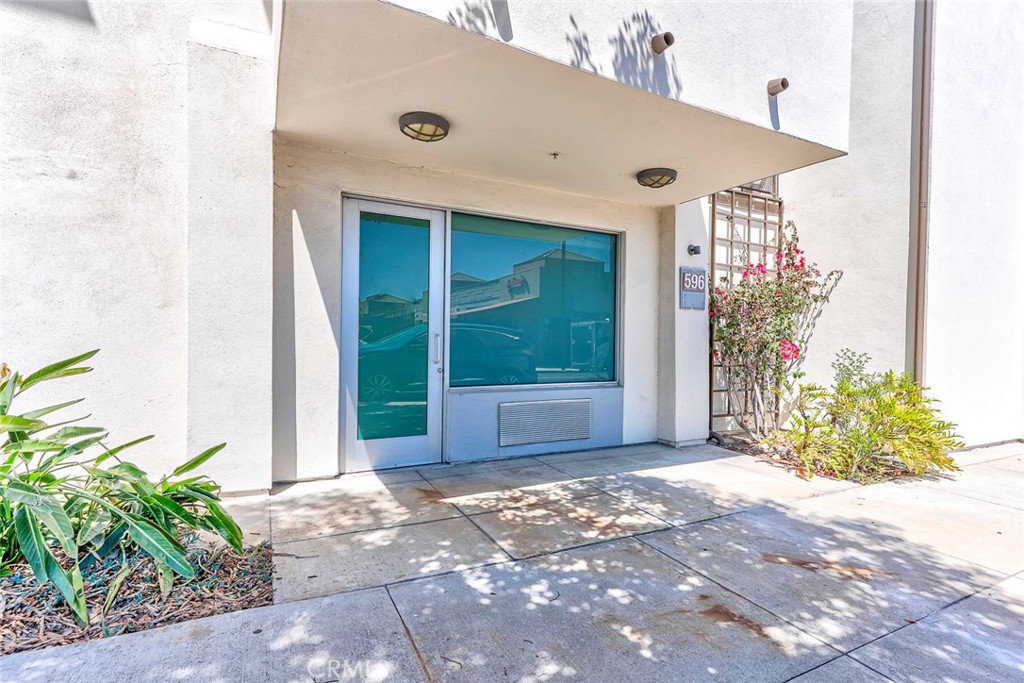 596 S Brea Boulevard