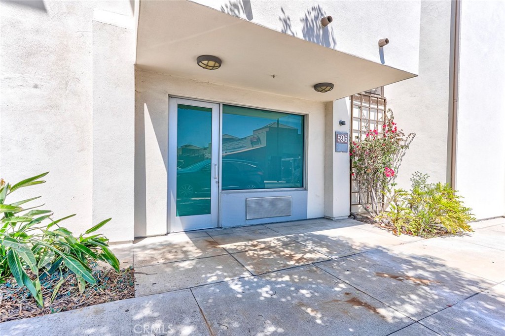 596 S Brea Boulevard