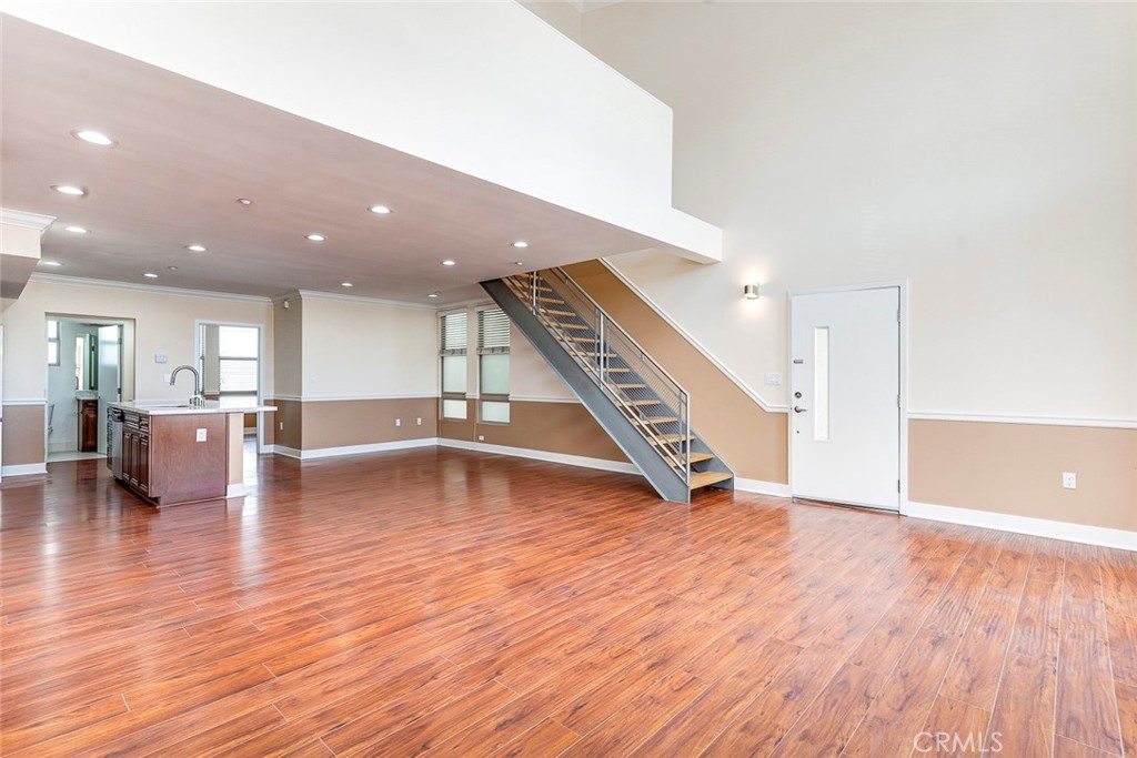 596 S Brea Boulevard