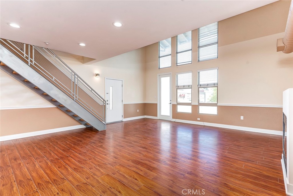 596 S Brea Boulevard