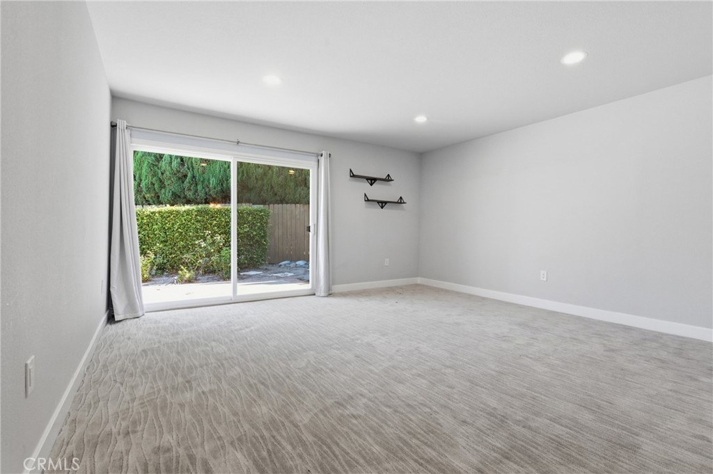 1335 N Sarita