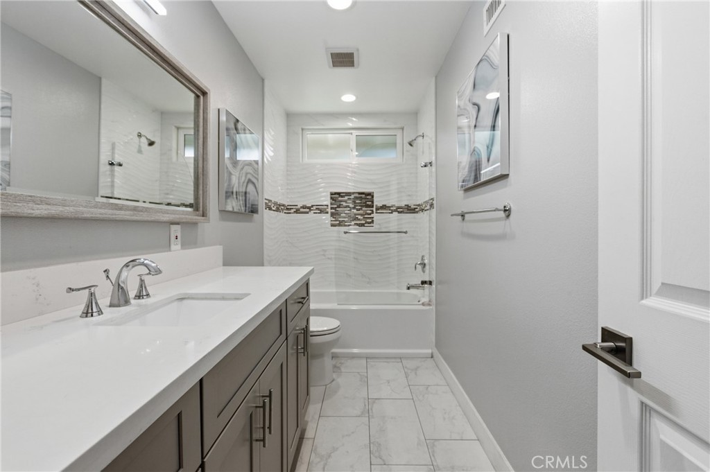 1335 N Sarita
