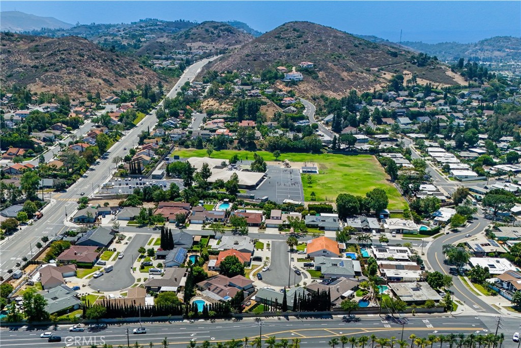 1335 N Sarita