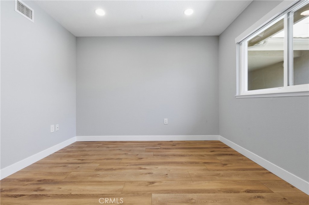 1335 N Sarita