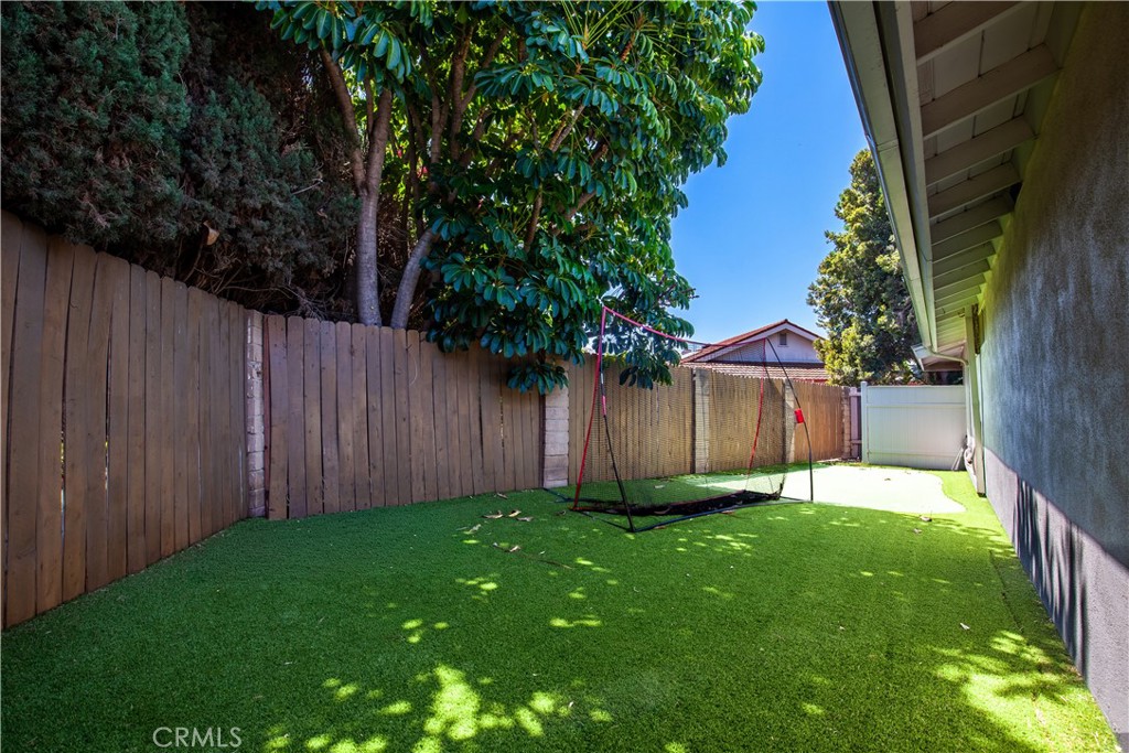 1335 N Sarita