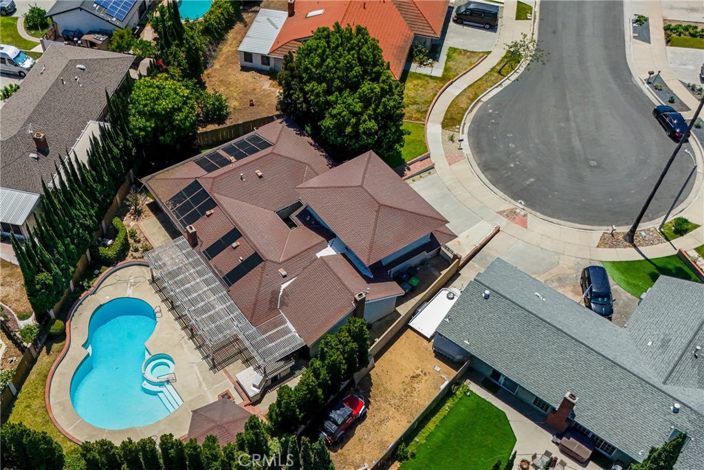 1335 N Sarita