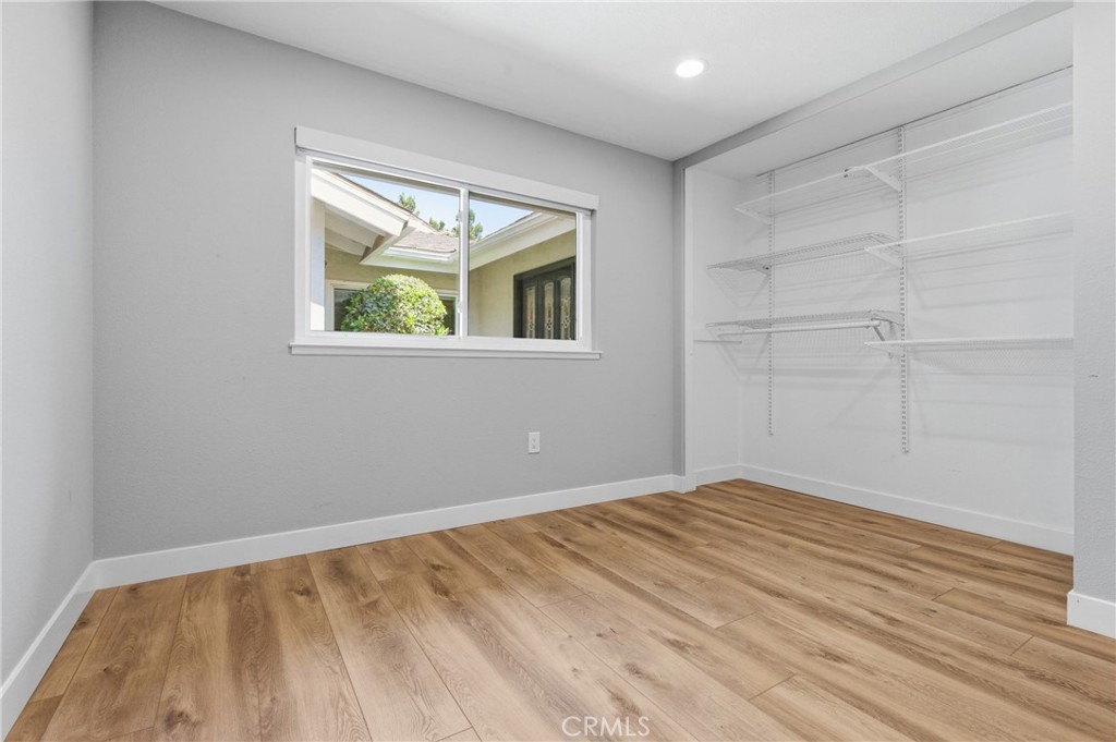 1335 N Sarita