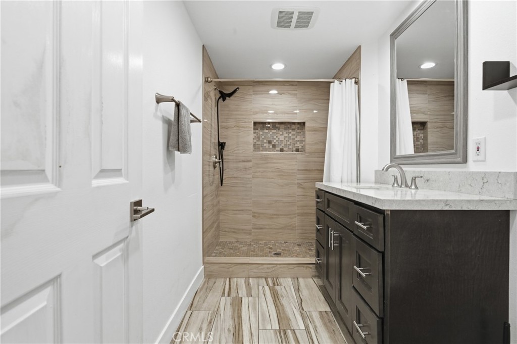 1335 N Sarita