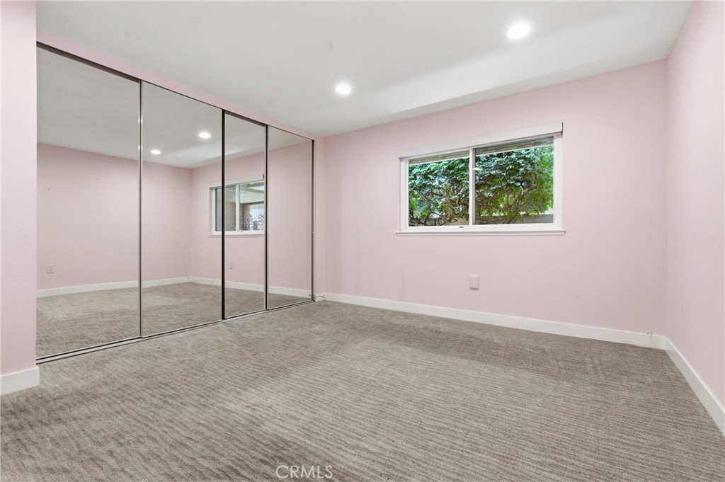 1335 N Sarita