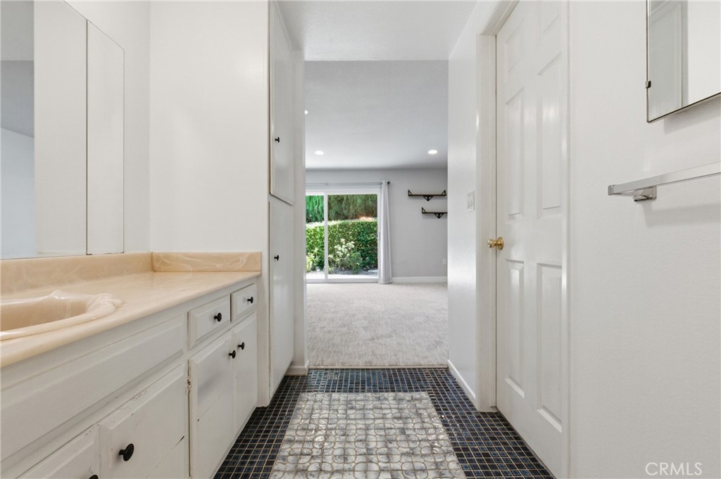 1335 N Sarita