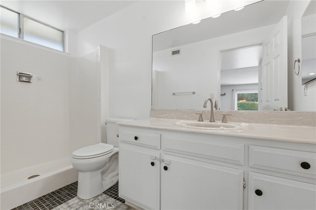 1335 N Sarita