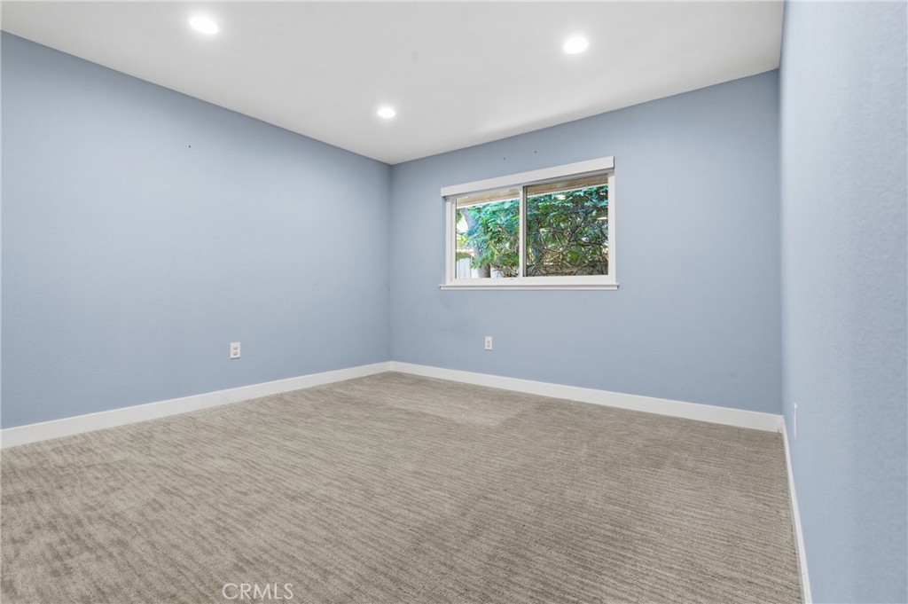 1335 N Sarita